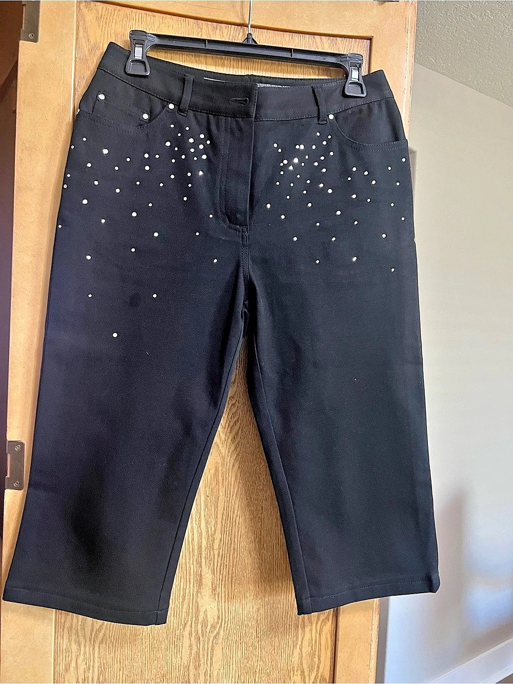 VIEN brand Studded Black Capri jeans Size 4 Like New